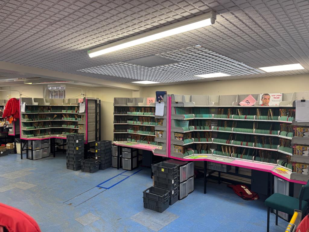 Lot: 44381 - TO BE OFFERED IN OUR DECEMBER AUCTION UNLESS SOLD PRIOR FREEHOLD PREMISES IN CENTRAL LOCATION WITH PARKING - Sorting area